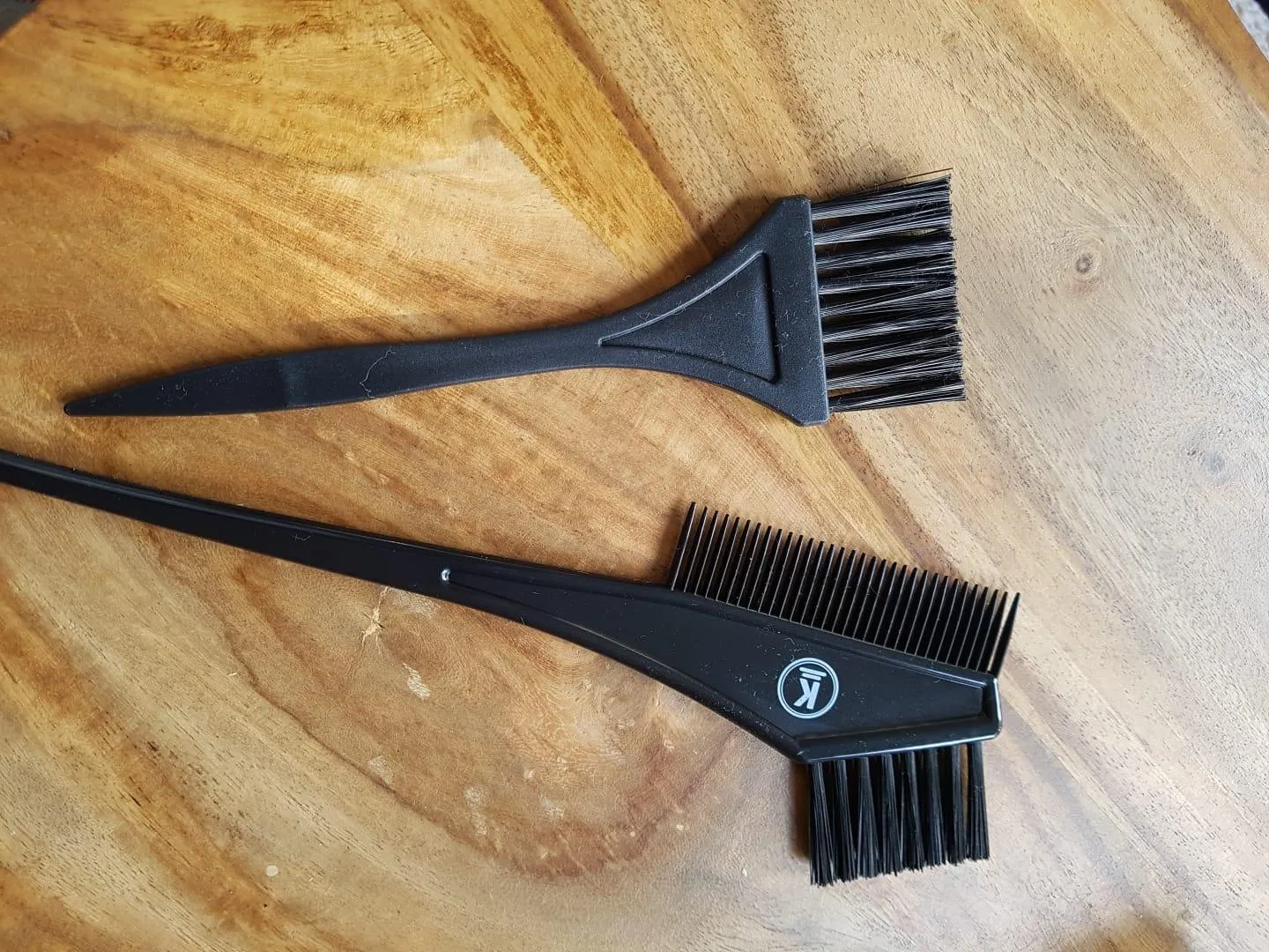 K-Pro Färbepinsel 2er Set Schwarz mit Kamm