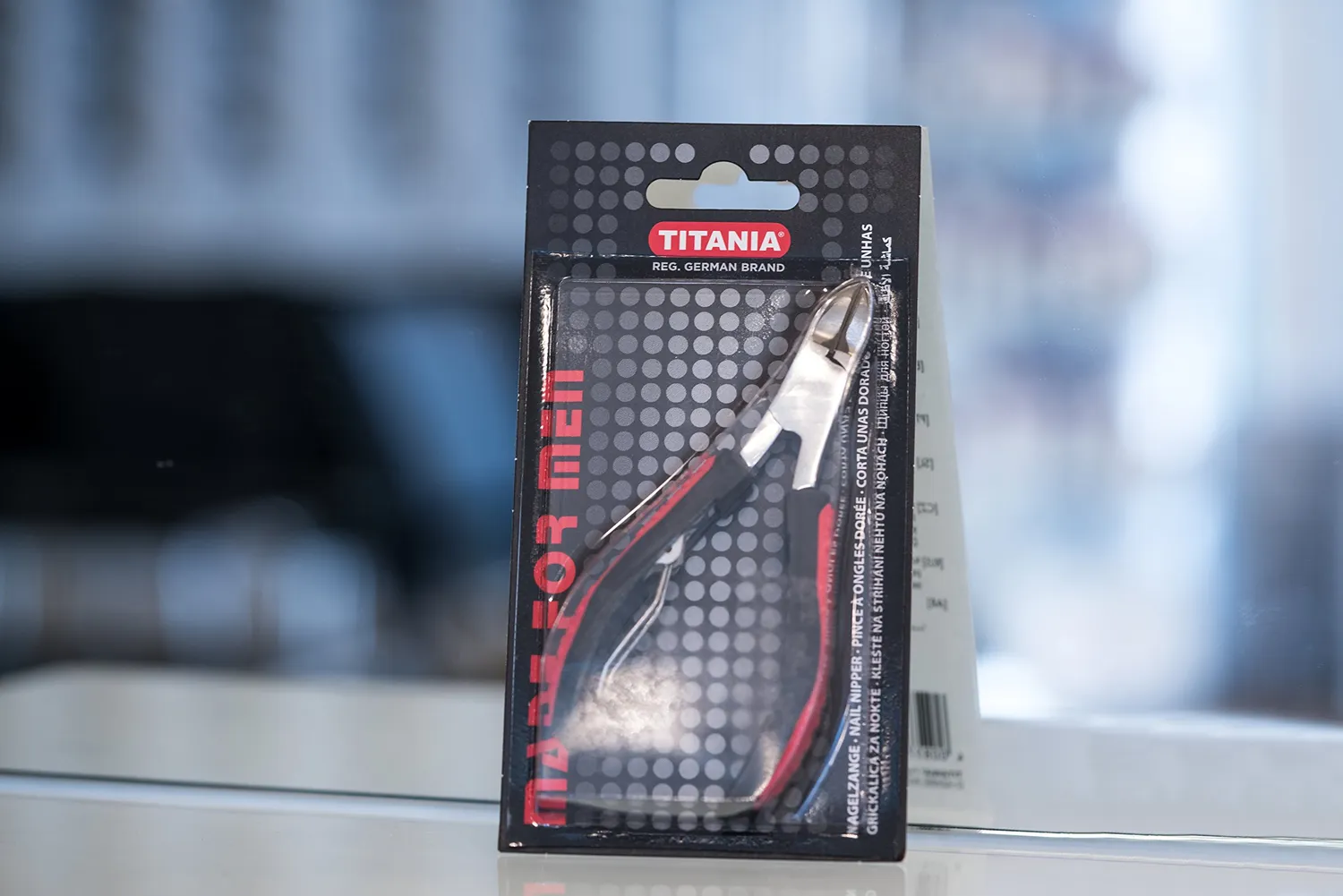 Titania Nagelzange Softtouch 11 cm Schwarz-Rot für Hände