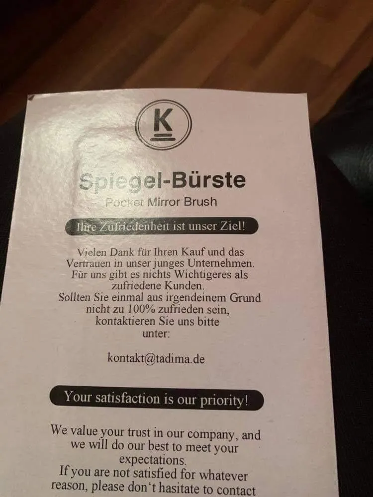 K-Pro Klappbürste mit Spiegel schwarz-weiß kompakt