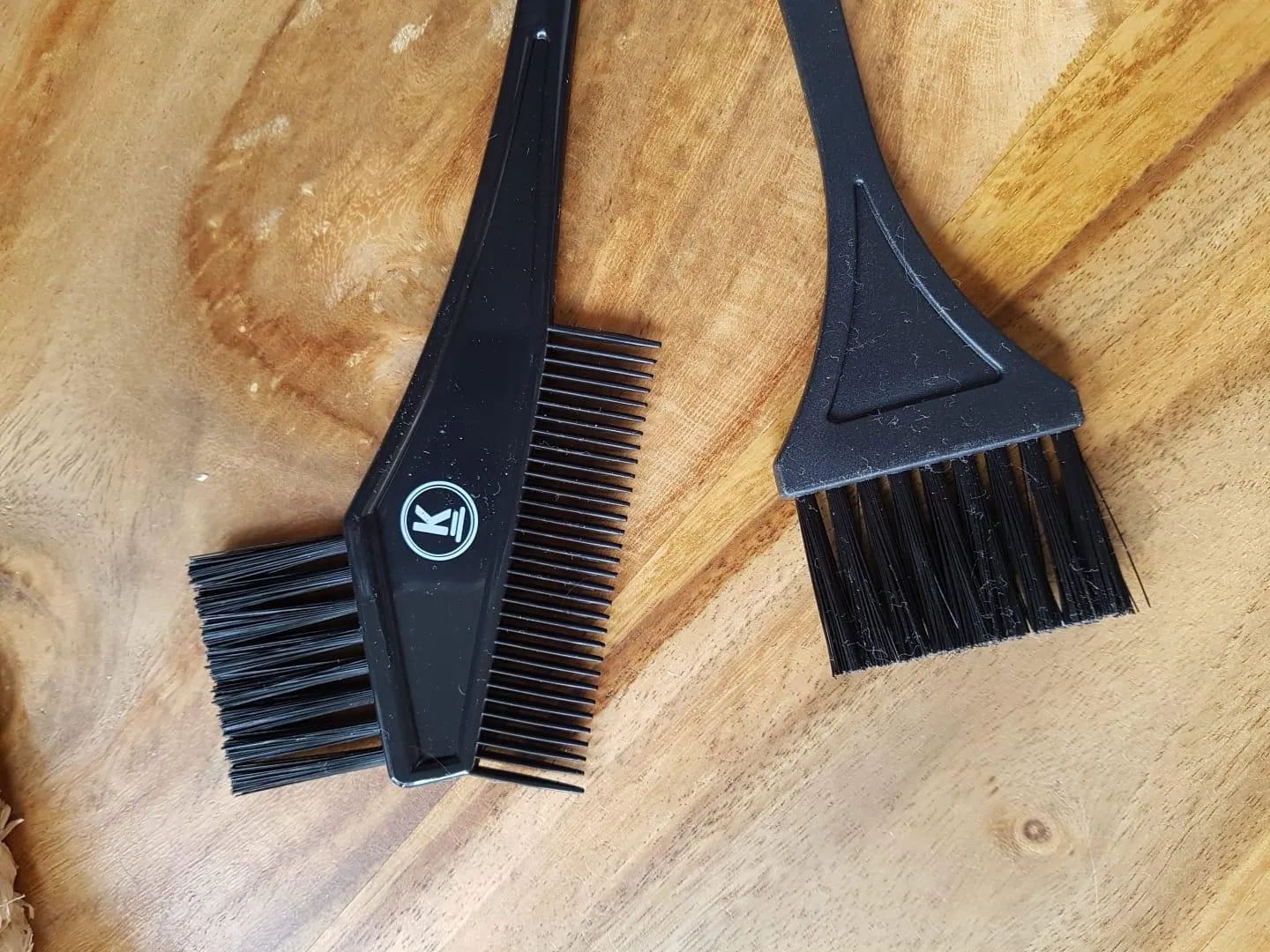 K-Pro Färbepinsel 2er Set Schwarz mit Kamm