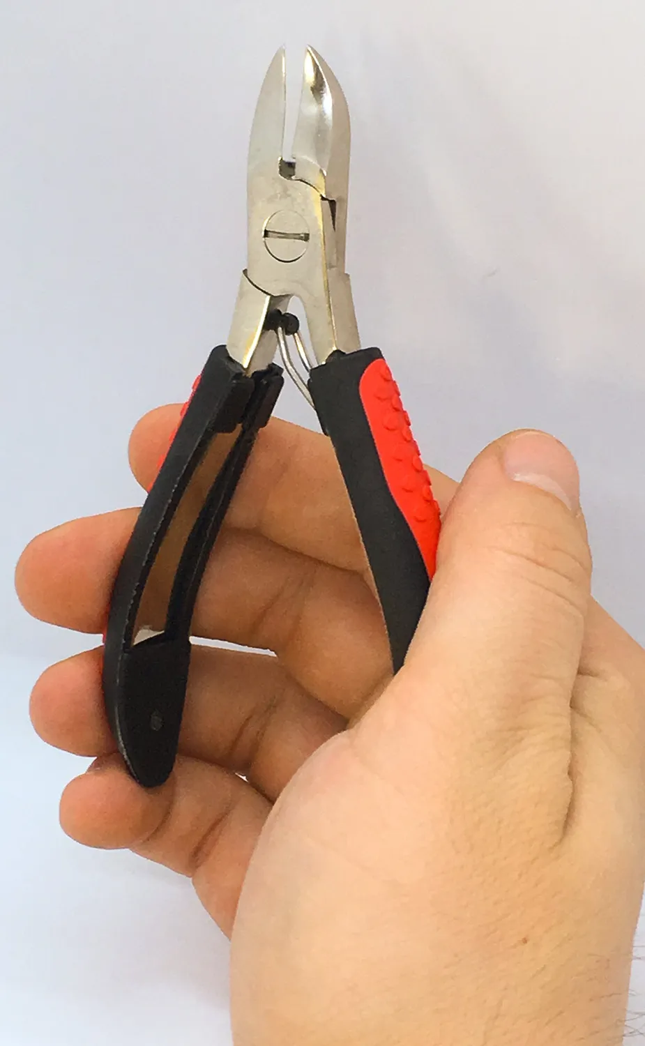 Titania Nagelzange Softtouch 11 cm Schwarz-Rot für Hände
